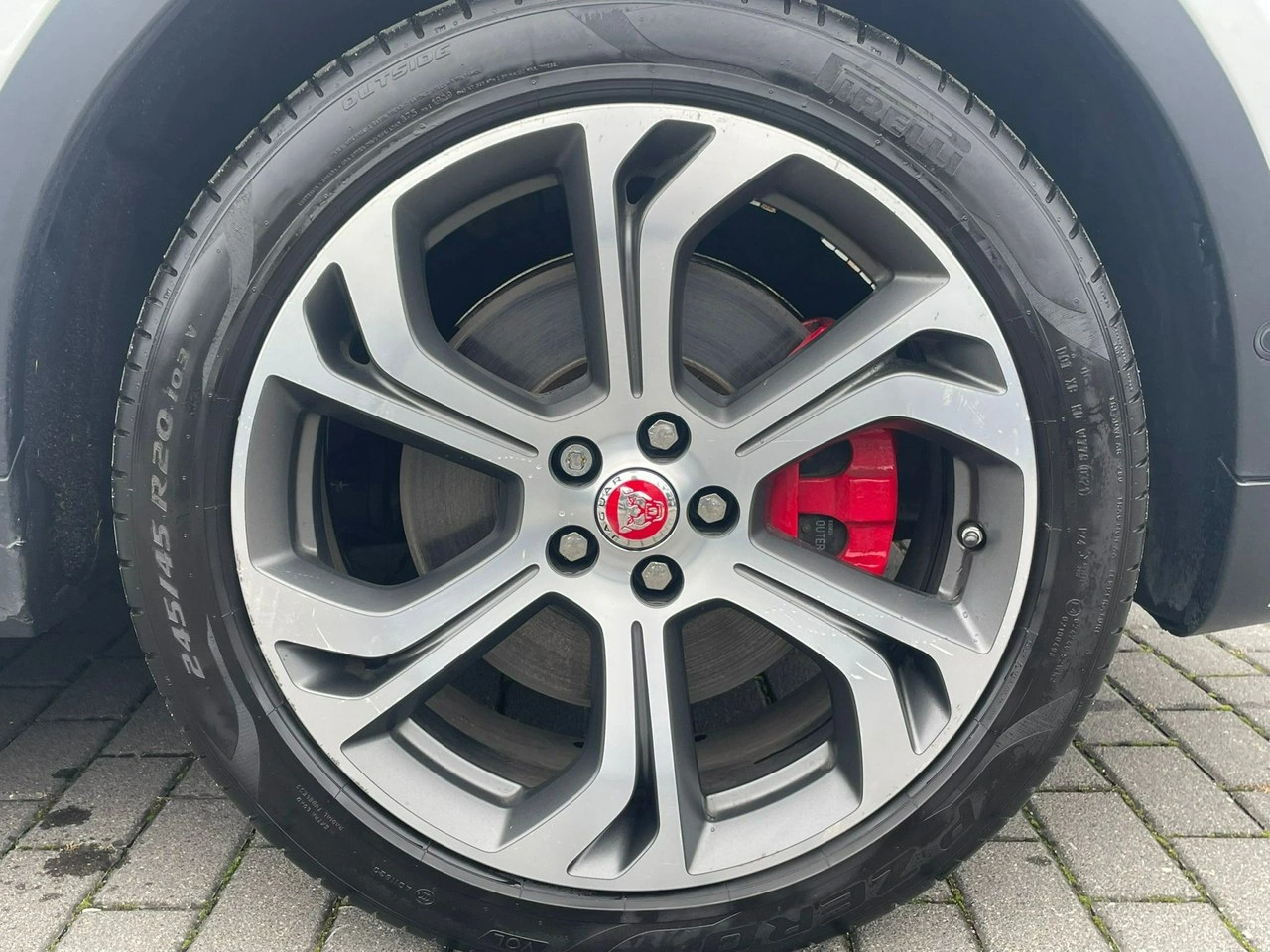 Jaguar E-Pace - Zdjęcie 8