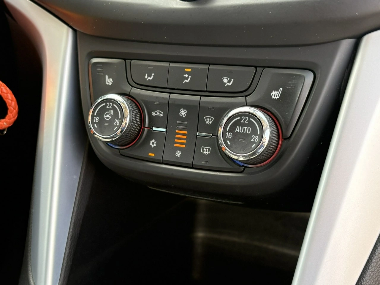 Opel Zafira - Zdjęcie 16