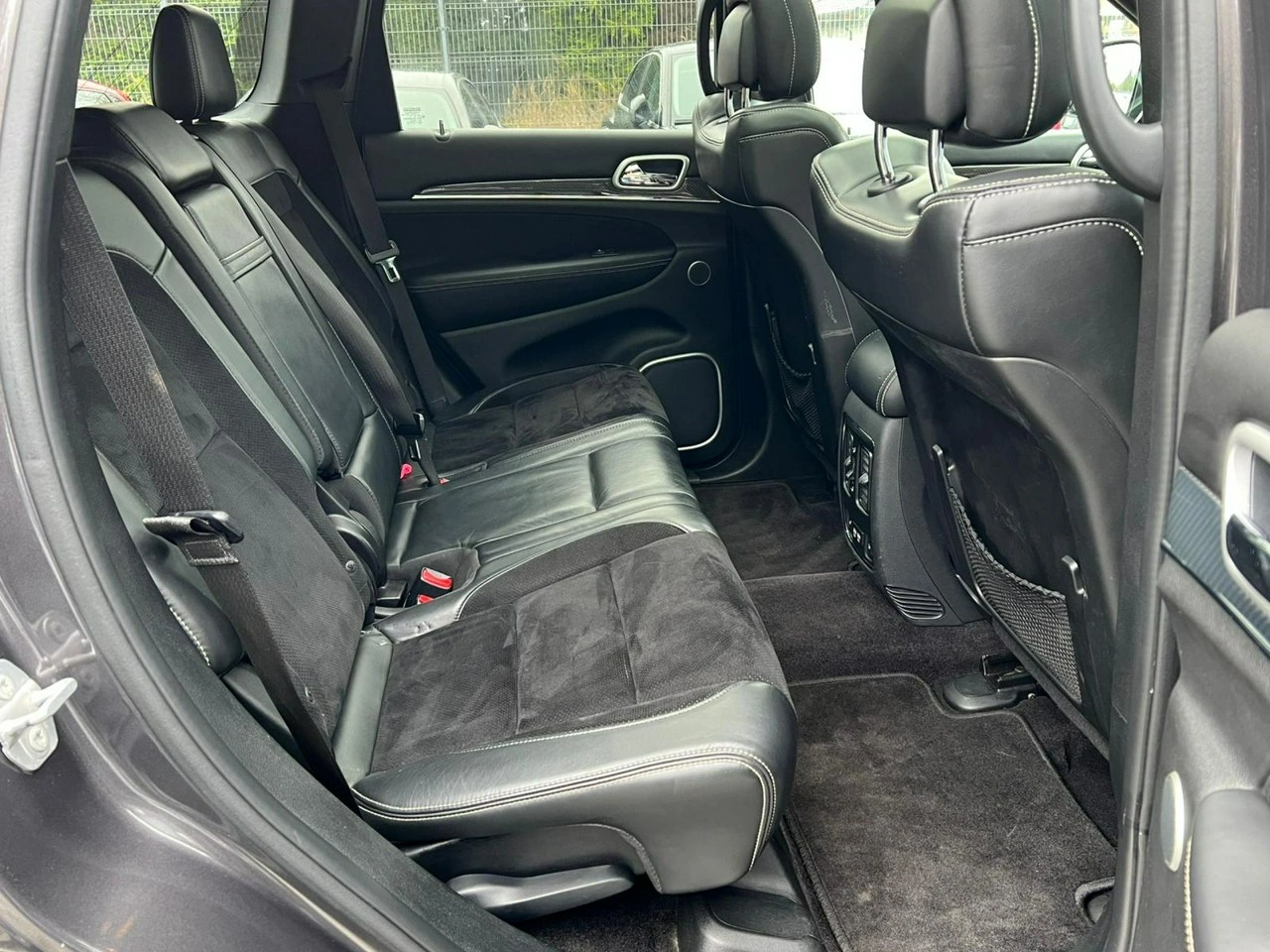 Jeep Grand Cherokee - Zdjęcie 17