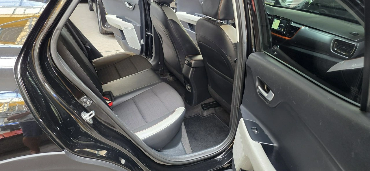 Kia Stonic - Zdjęcie 13