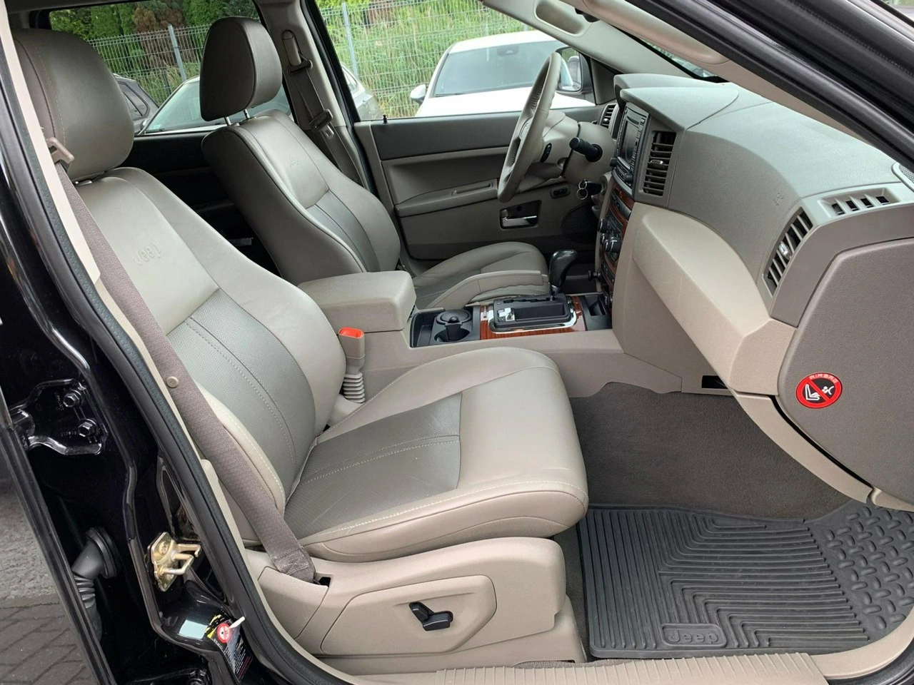 Jeep Grand Cherokee - Zdjęcie 17