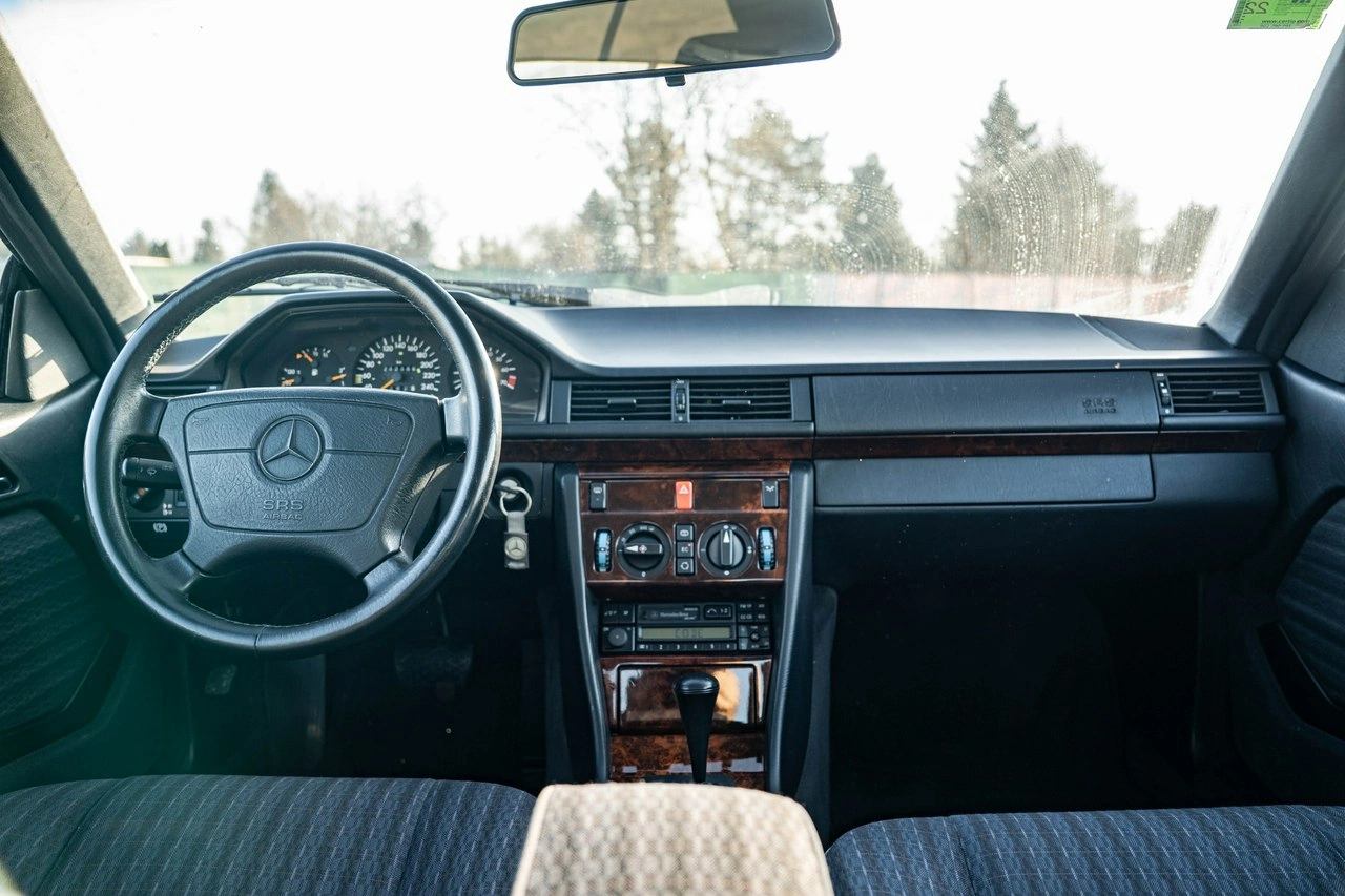 Mercedes E 320 - Zdjęcie 19