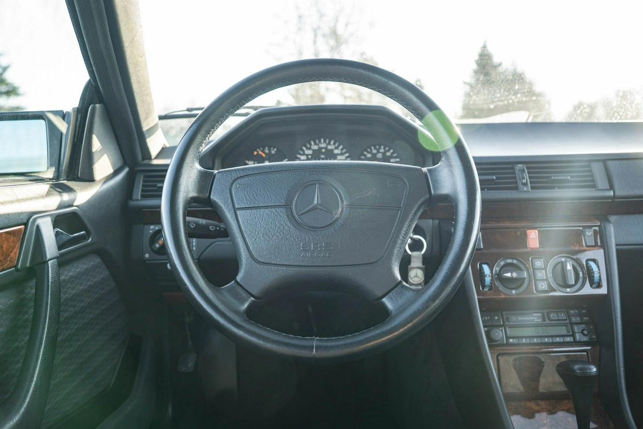 Mercedes E 320 - Zdjęcie 20