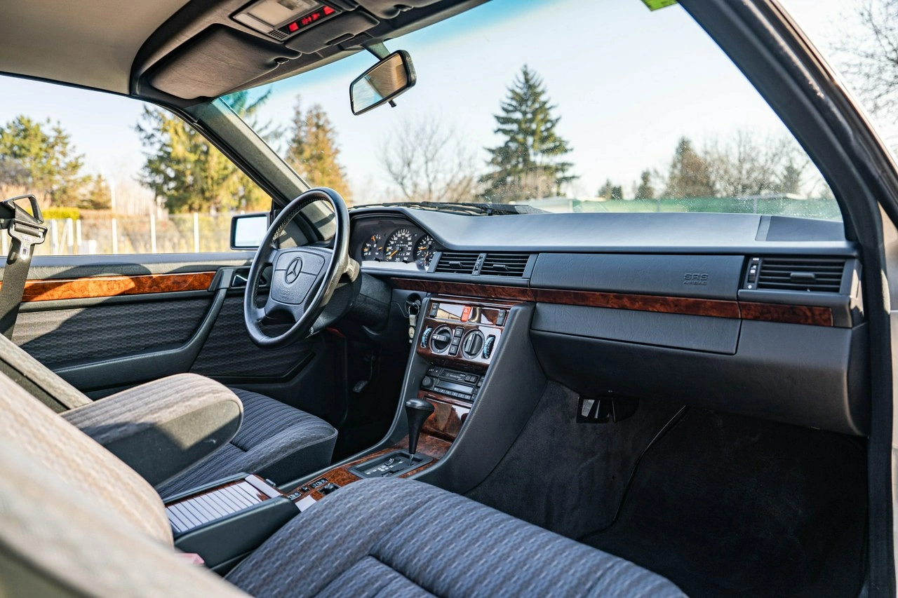 Mercedes E 320 - Zdjęcie 21