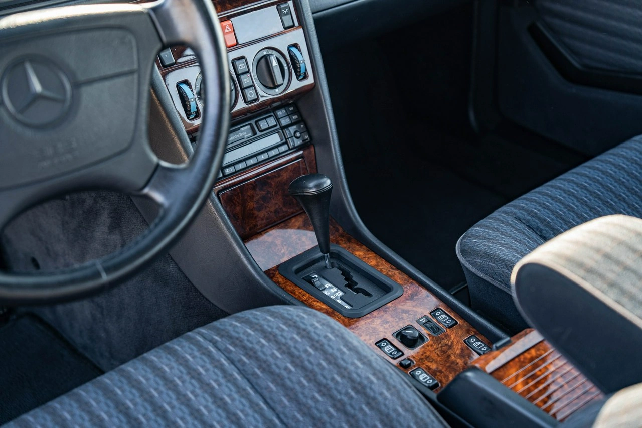 Mercedes E 320 - Zdjęcie 29