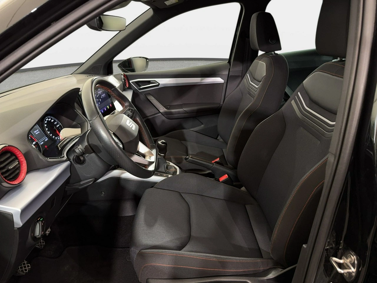 Seat Arona - Zdjęcie 11