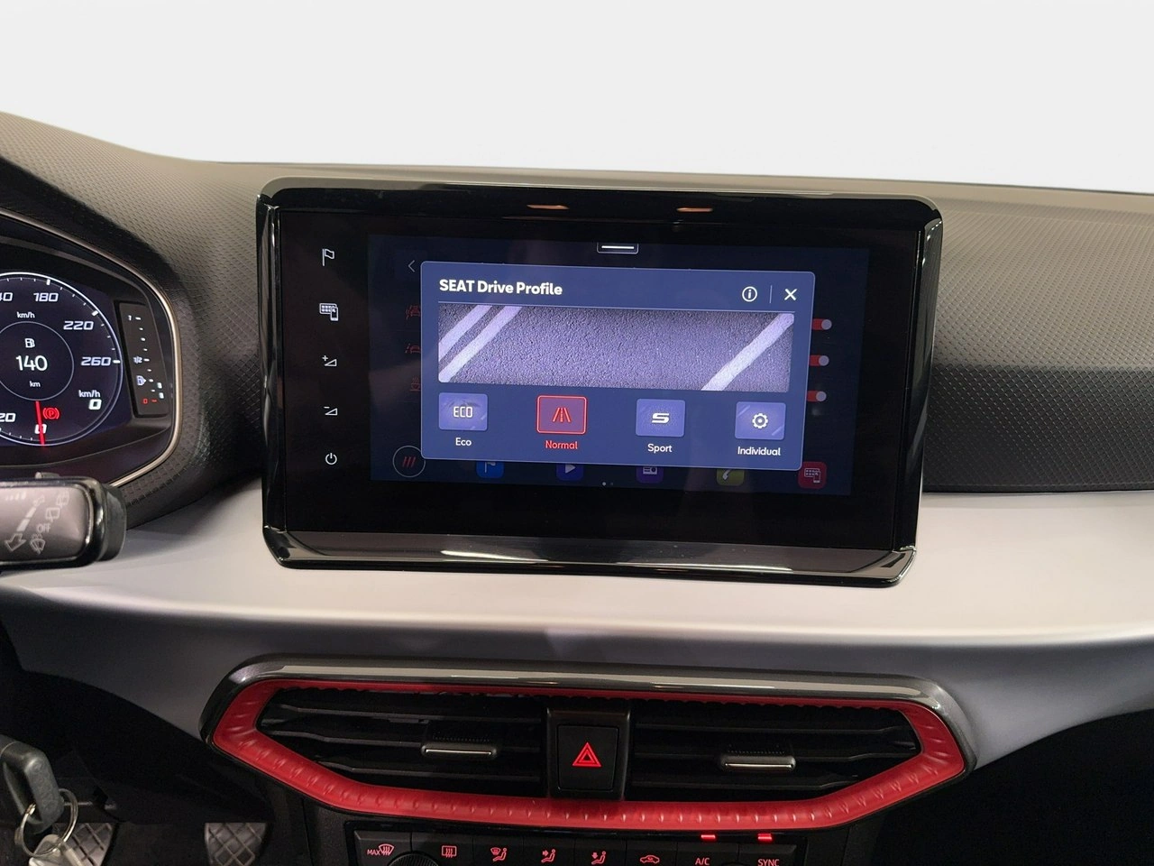Seat Arona - Zdjęcie 24