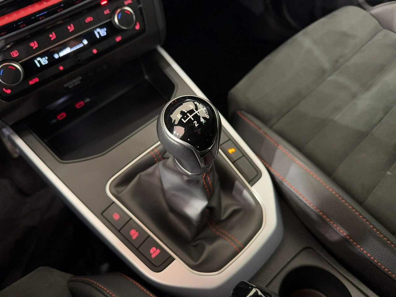 Seat Arona - Zdjęcie 26