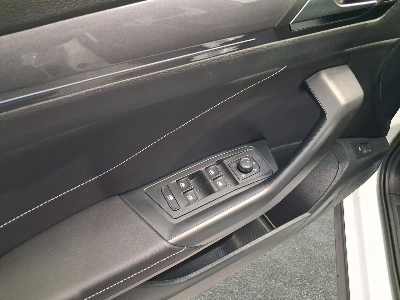 Volkswagen T-Roc - Zdjęcie 22
