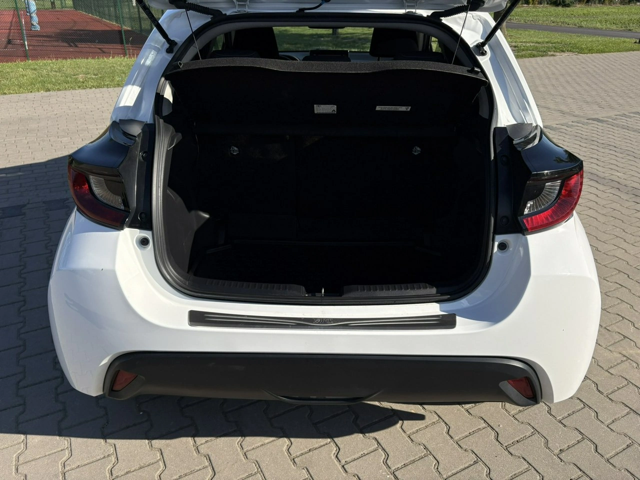 Toyota Yaris - Zdjęcie 10