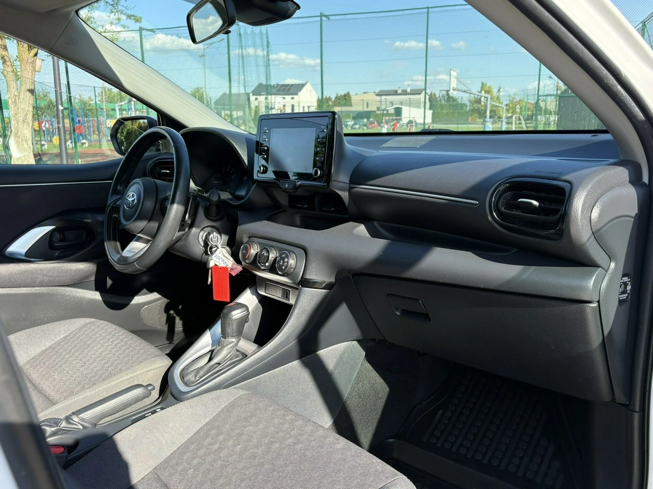 Toyota Yaris - Zdjęcie 12