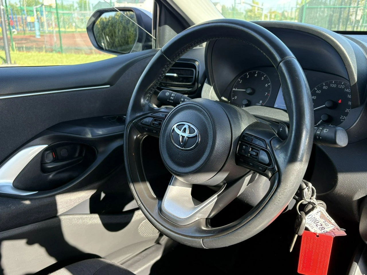 Toyota Yaris - Zdjęcie 13