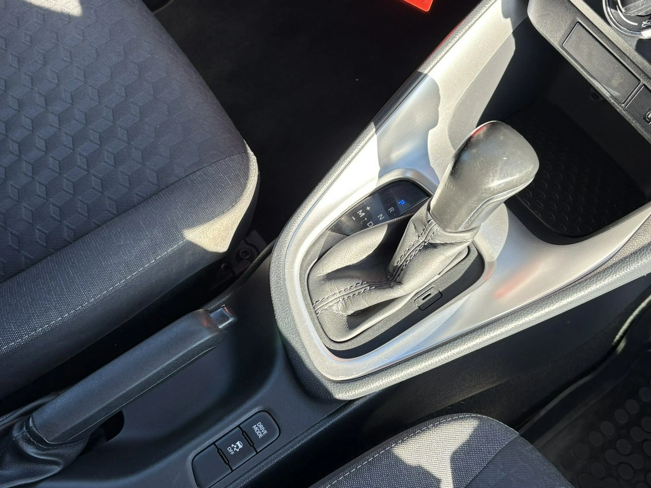 Toyota Yaris - Zdjęcie 16