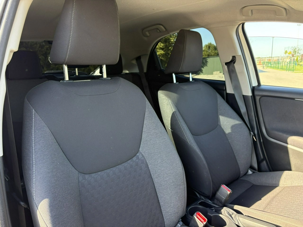 Toyota Yaris - Zdjęcie 18