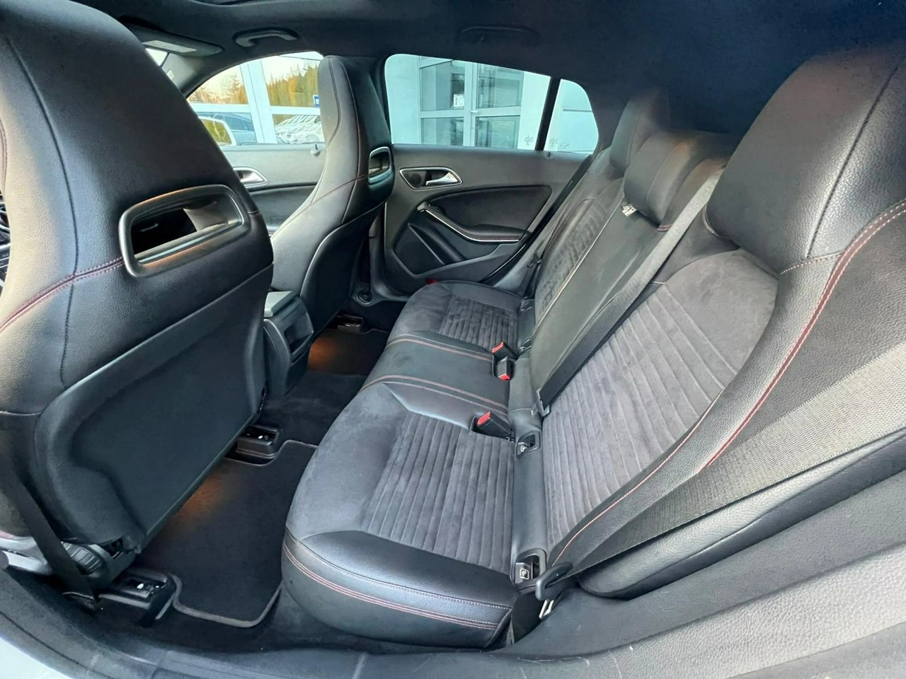 Mercedes CLA 180 - Zdjęcie 14