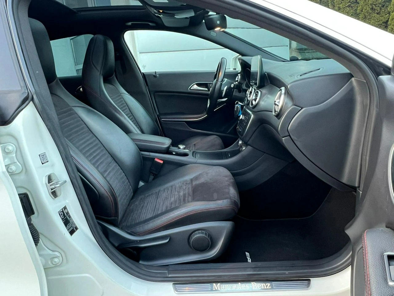 Mercedes CLA 180 - Zdjęcie 16