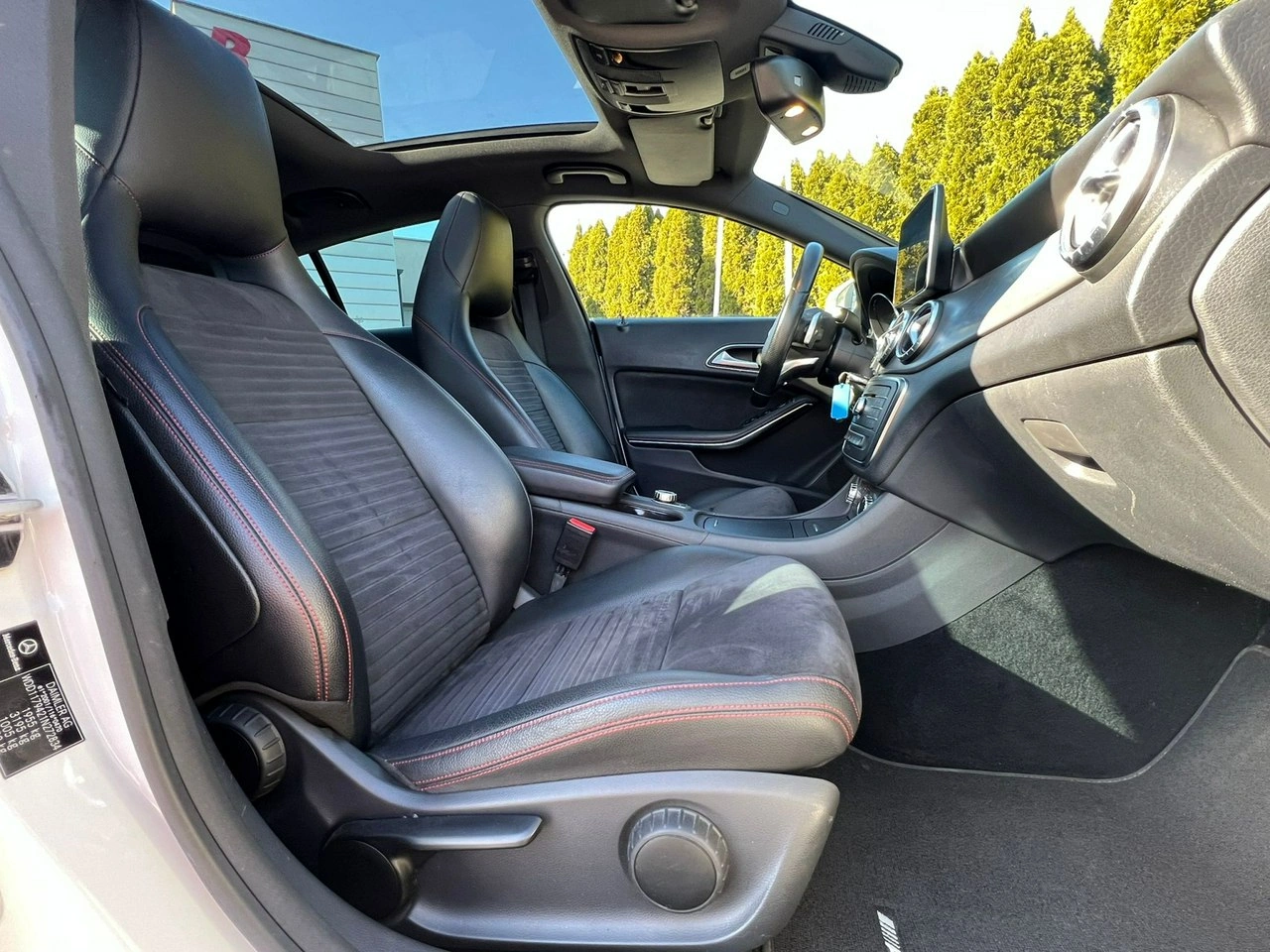 Mercedes CLA 180 - Zdjęcie 21