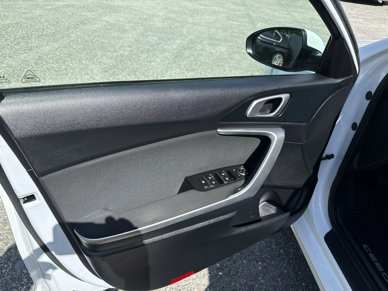 Kia Ceed - Zdjęcie 17