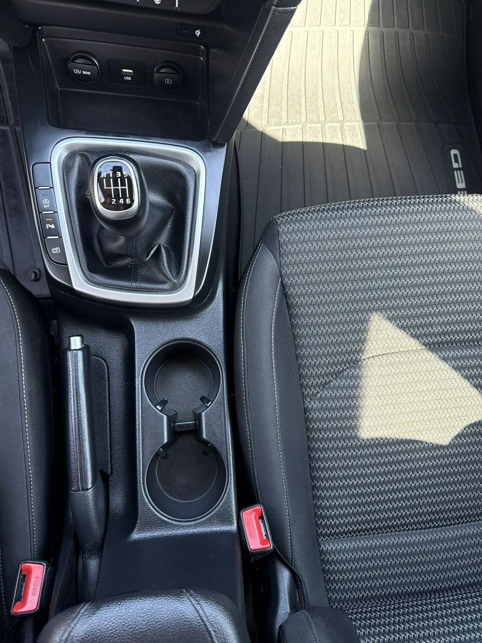 Kia Ceed - Zdjęcie 28