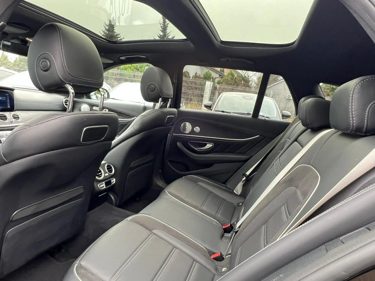 Mercedes E 63 AMG - Zdjęcie 12