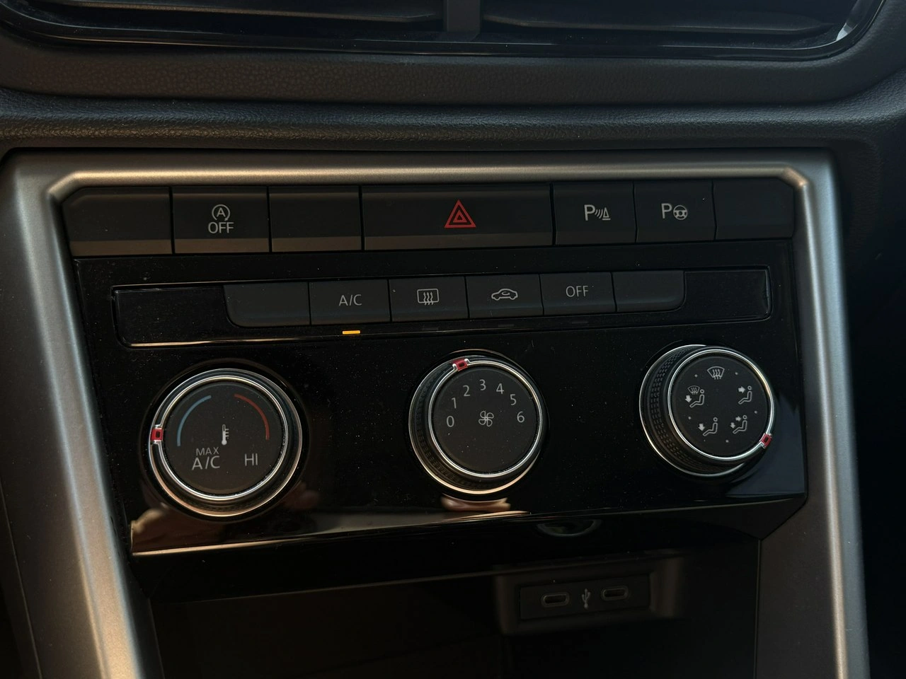 Volkswagen T-Roc - Zdjęcie 11