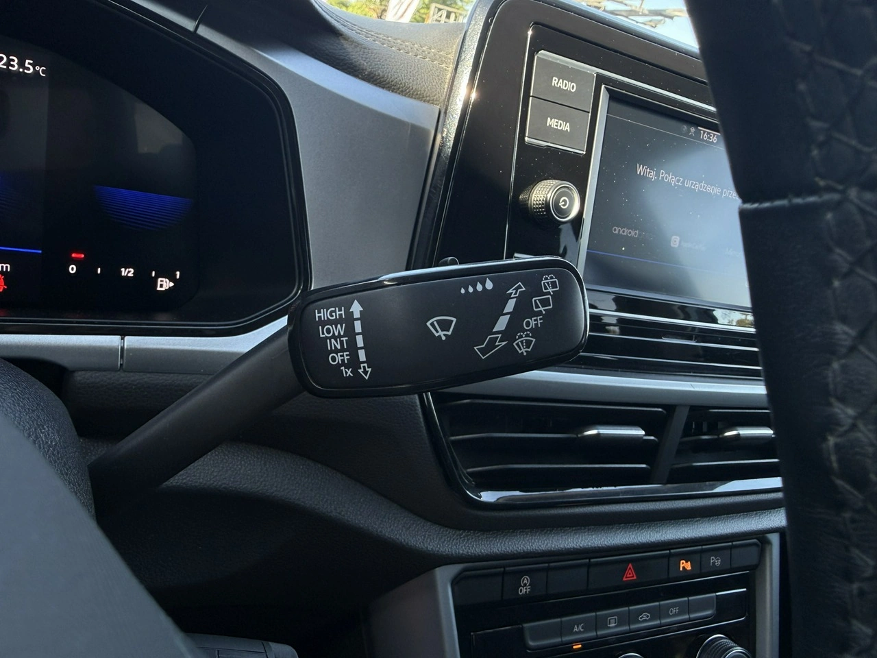 Volkswagen T-Roc - Zdjęcie 18