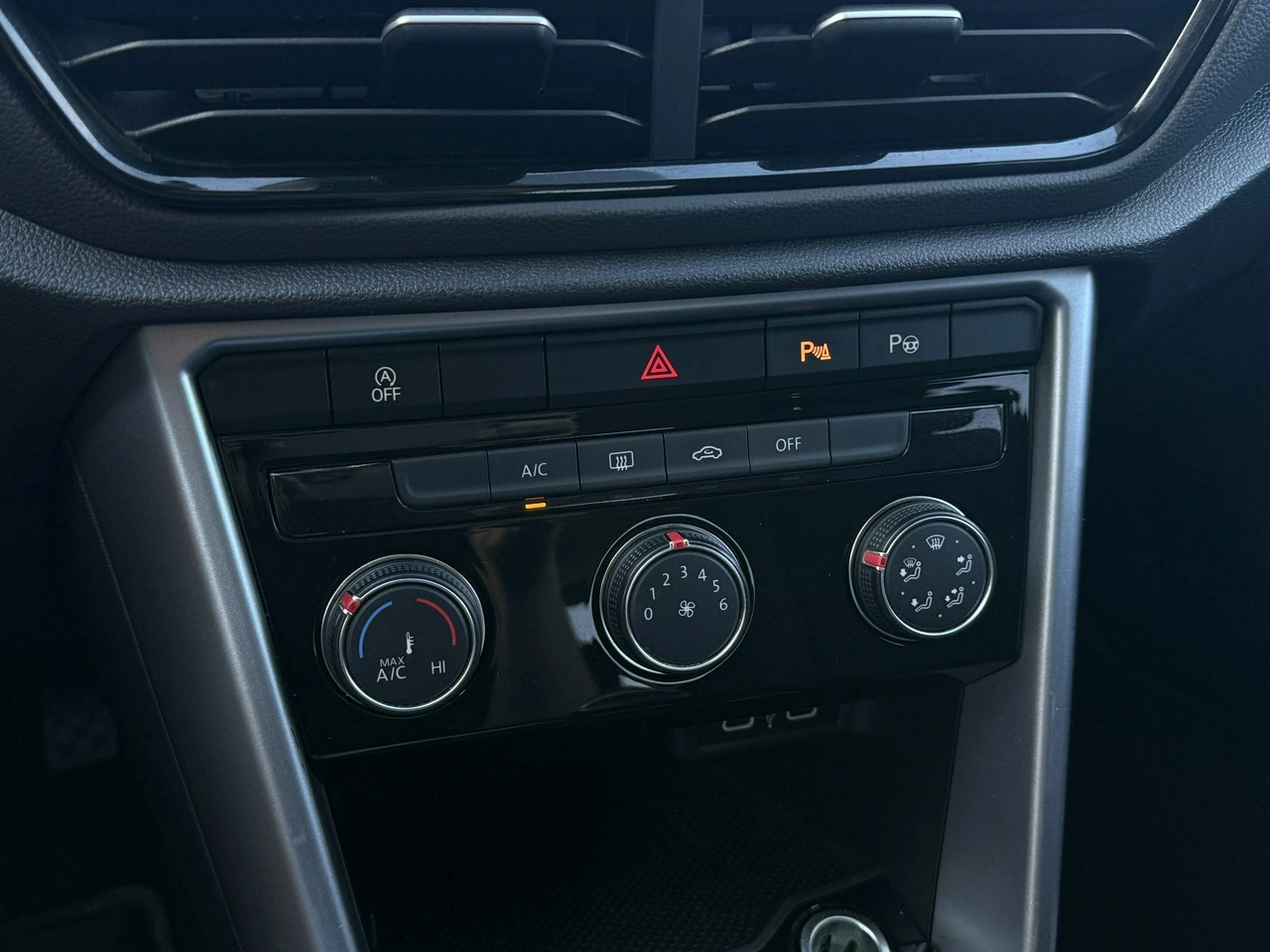 Volkswagen T-Roc - Zdjęcie 25
