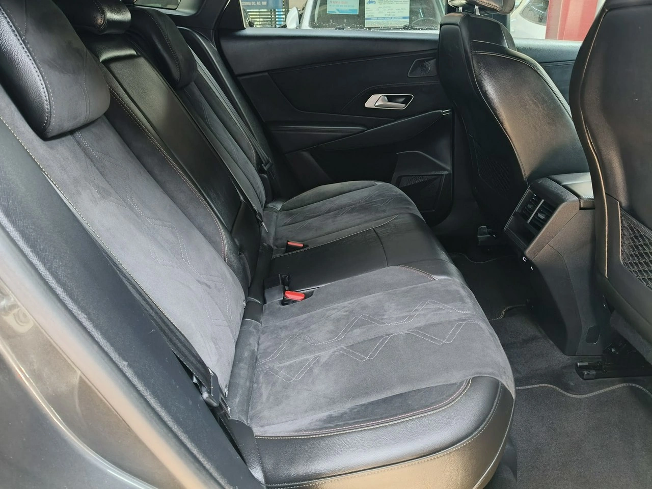 DS Automobiles DS 7 Crossback - Zdjęcie 20