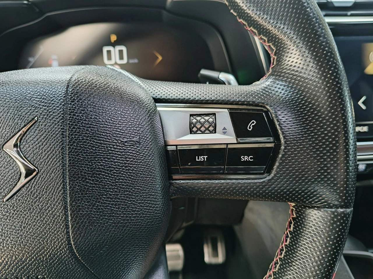DS Automobiles DS 7 Crossback - Zdjęcie 33