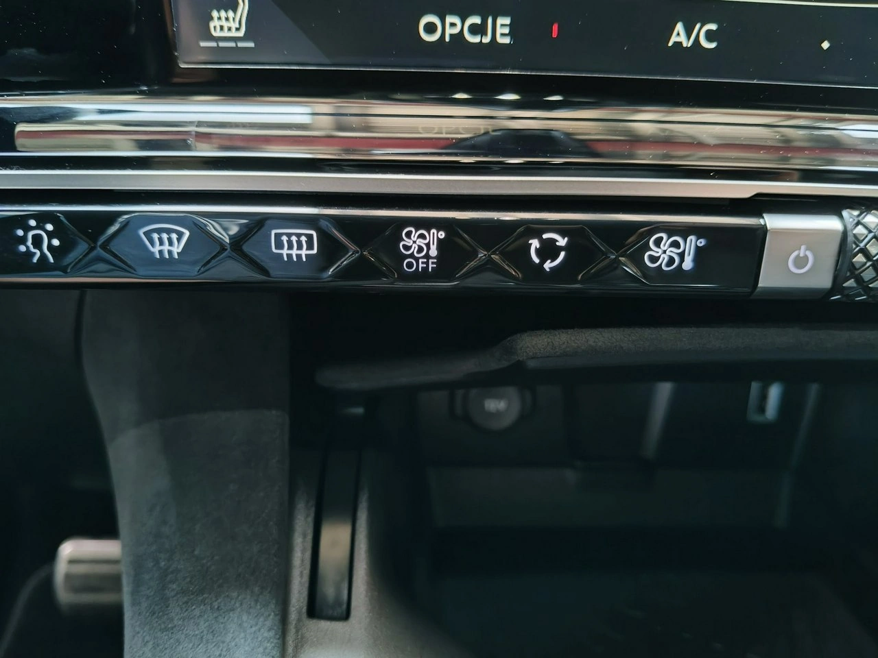 DS Automobiles DS 7 Crossback - Zdjęcie 41