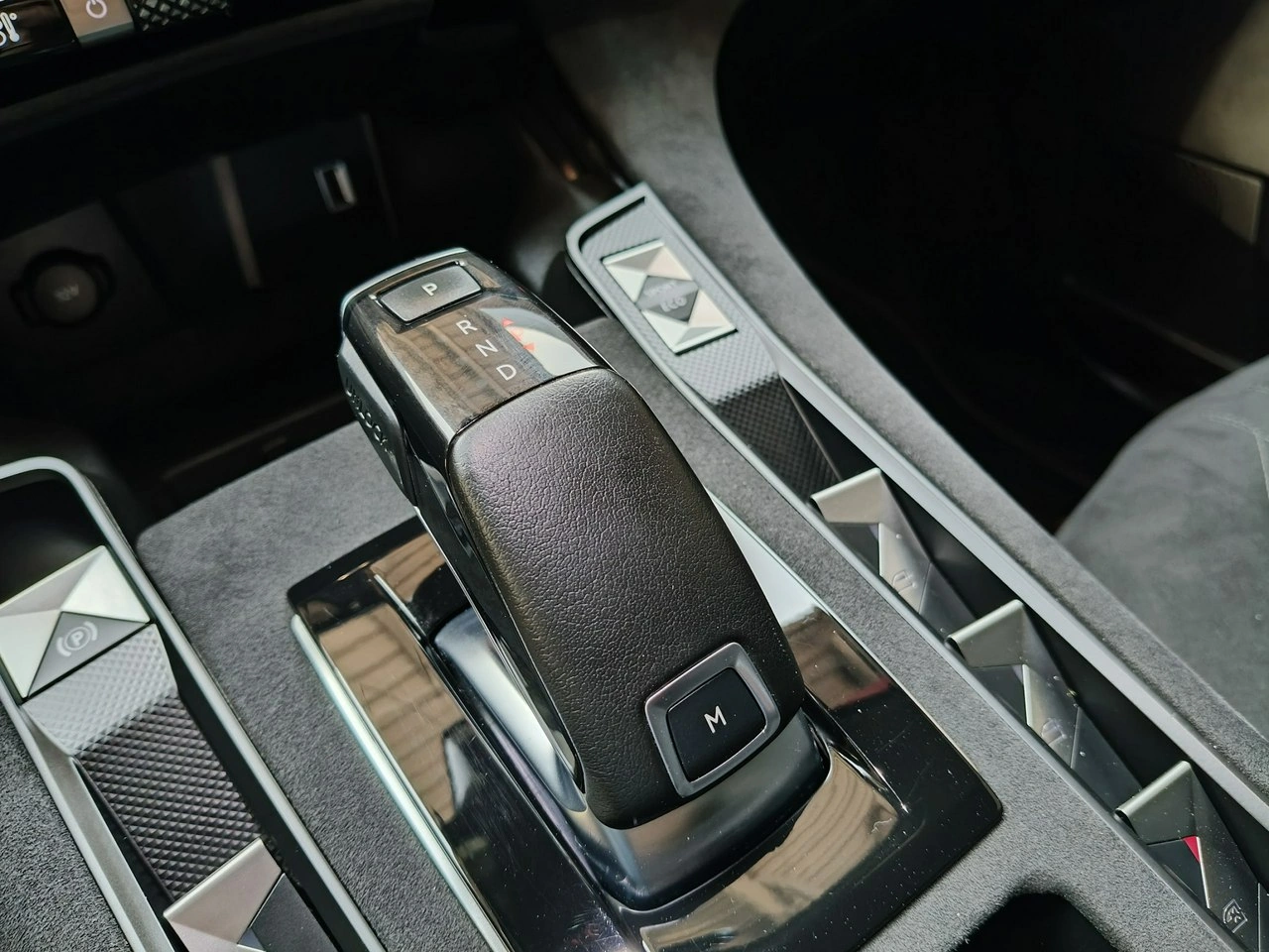 DS Automobiles DS 7 Crossback - Zdjęcie 45