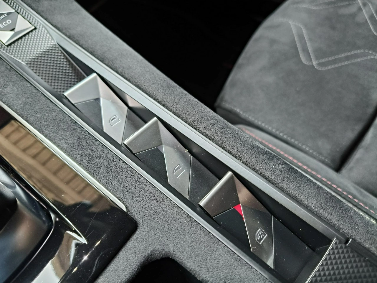 DS Automobiles DS 7 Crossback - Zdjęcie 46