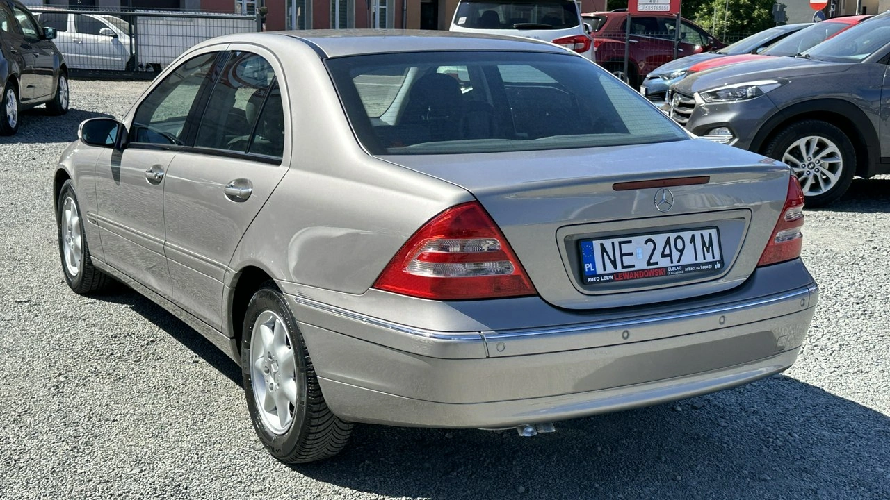 Mercedes C 200 - Zdjęcie 12