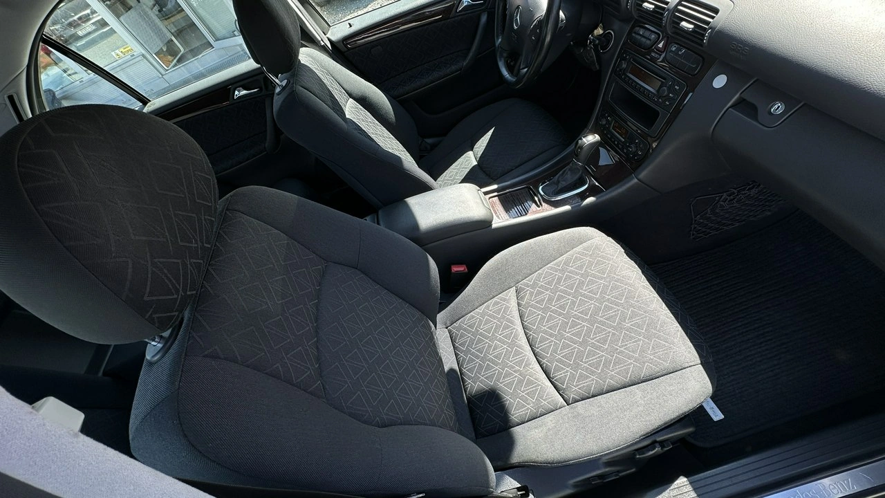 Mercedes C 200 - Zdjęcie 21
