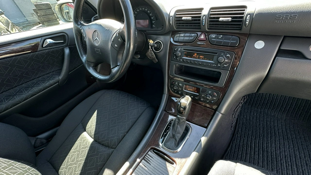 Mercedes C 200 - Zdjęcie 23