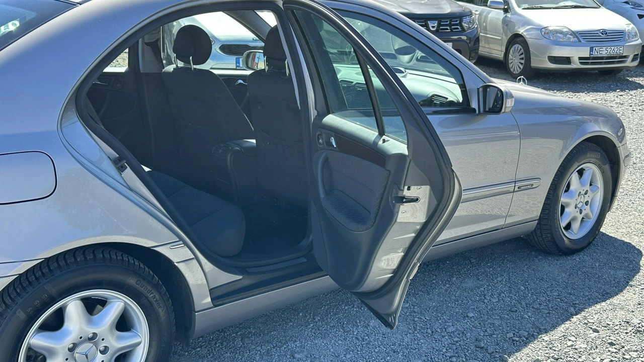 Mercedes C 200 - Zdjęcie 24