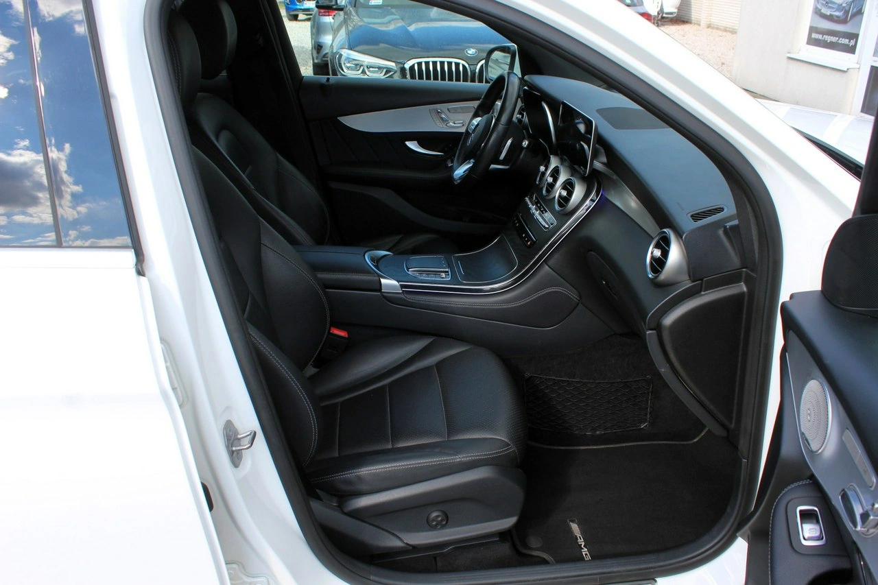 Mercedes GLC 300 - Zdjęcie 11