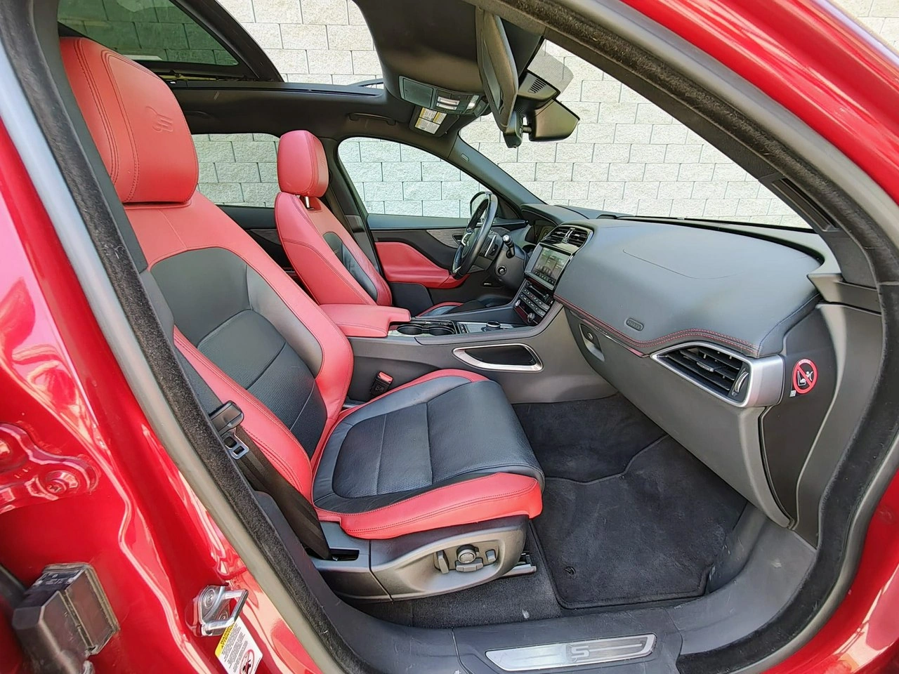 Jaguar F-Pace - Zdjęcie 14