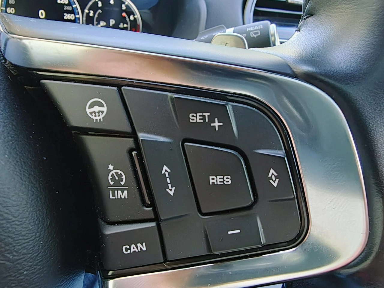 Jaguar F-Pace - Zdjęcie 25
