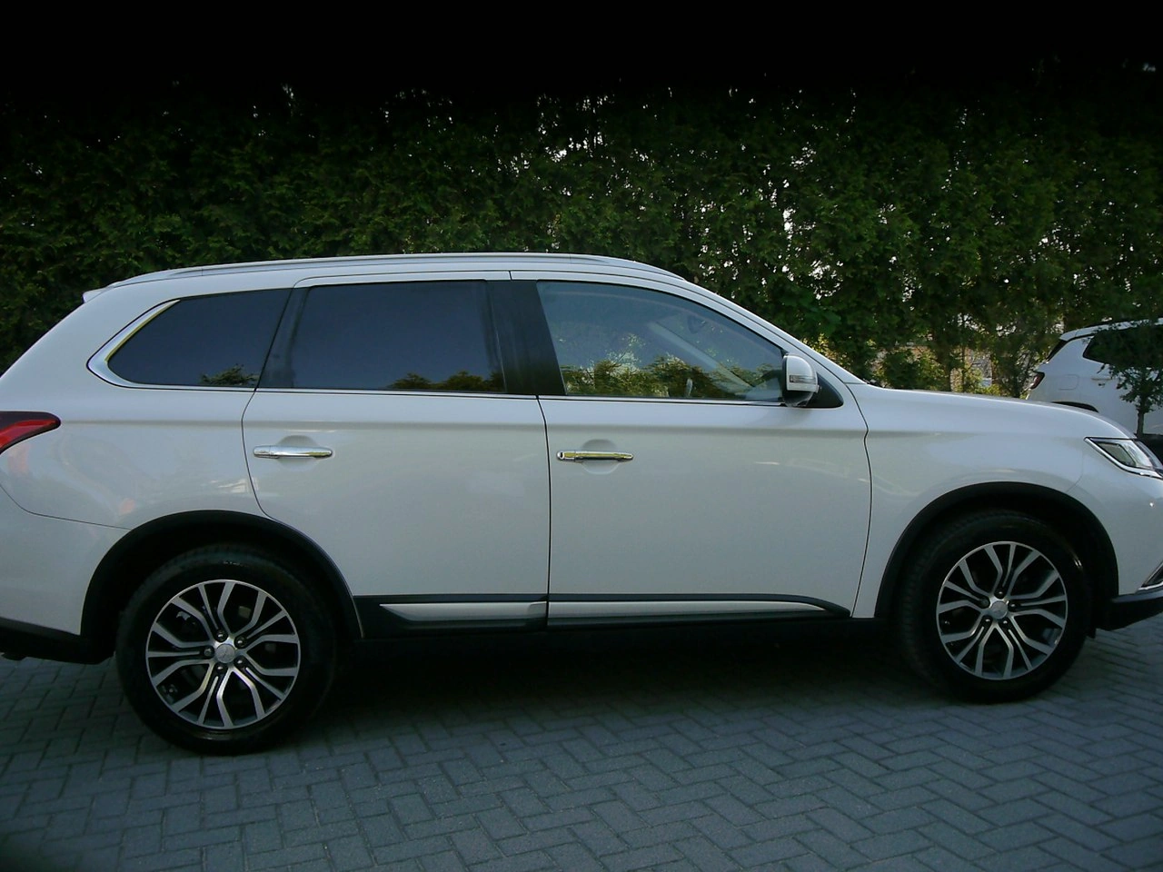 Mitsubishi Outlander - Zdjęcie 8
