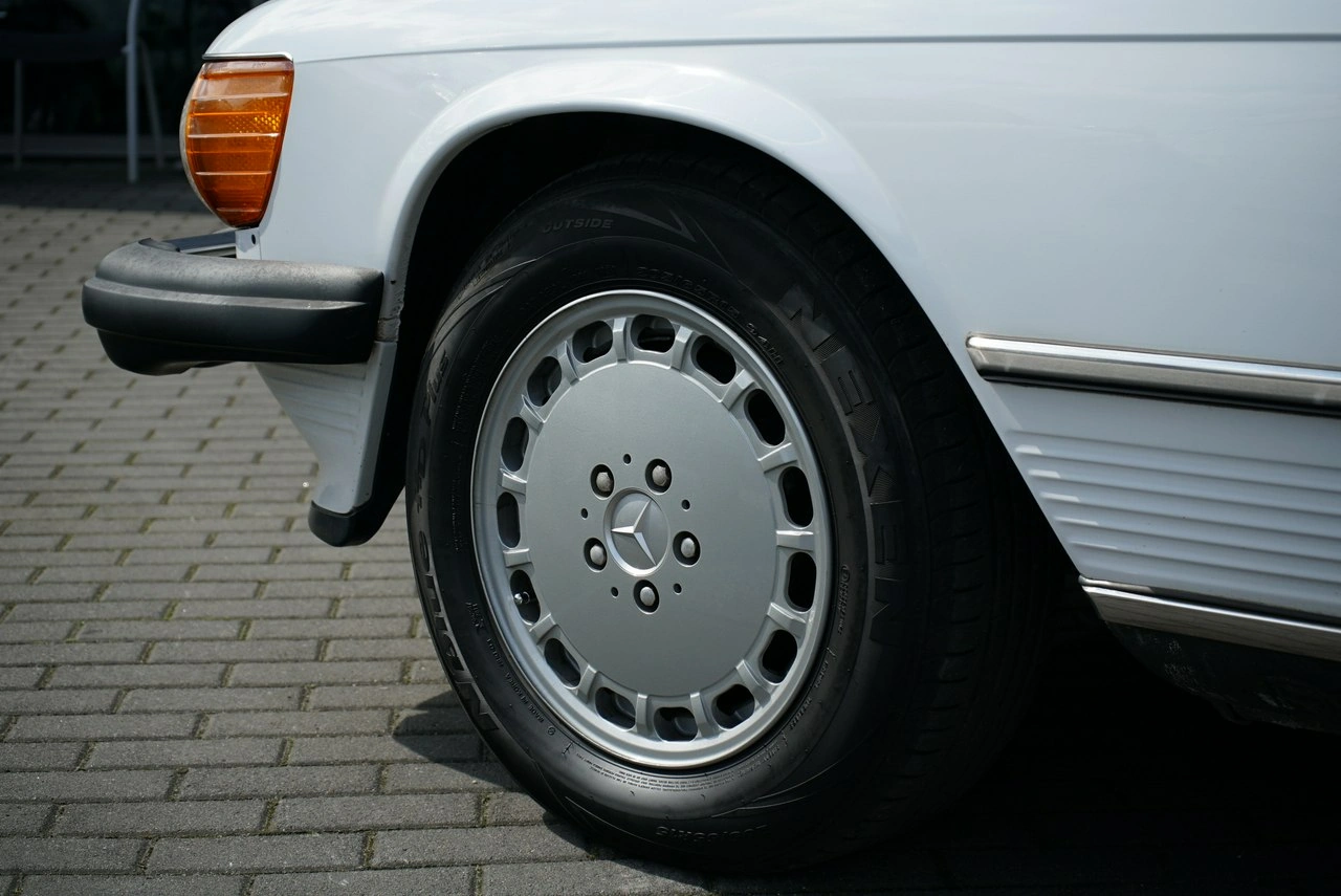Mercedes SL 560 - Zdjęcie 17