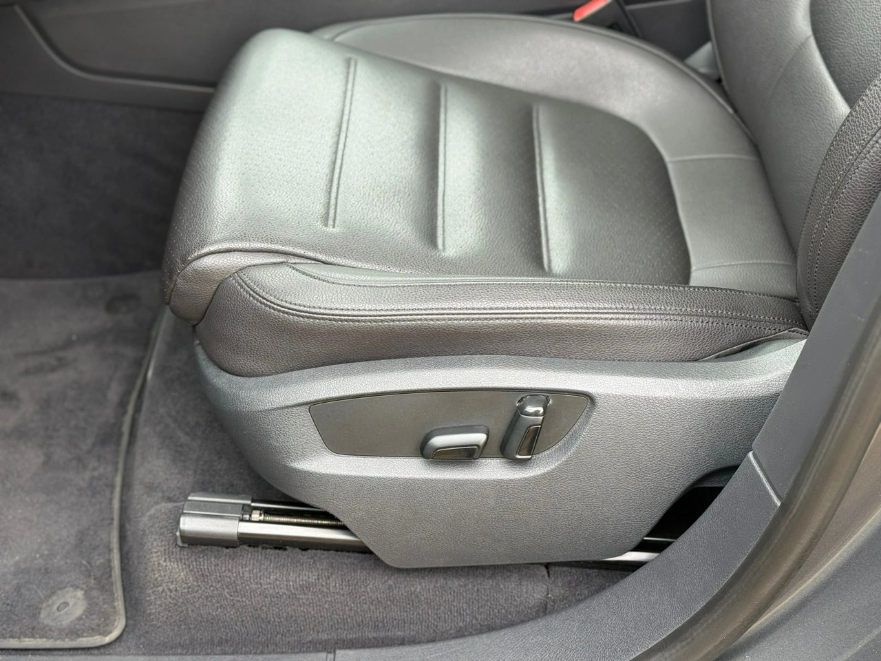 Volkswagen Touareg - Zdjęcie 18