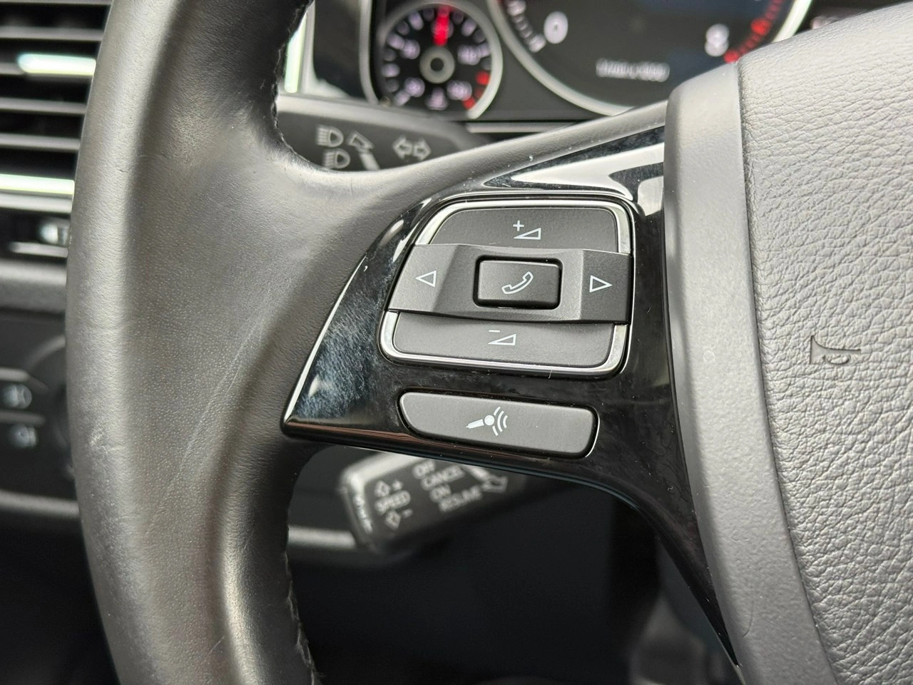 Volkswagen Touareg - Zdjęcie 25