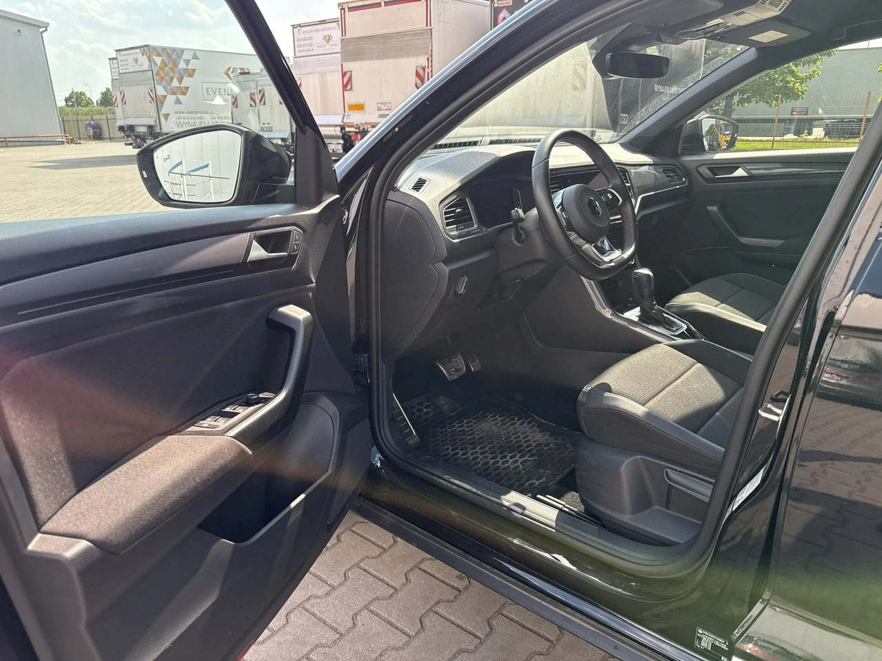 Volkswagen T-Roc - Zdjęcie 9