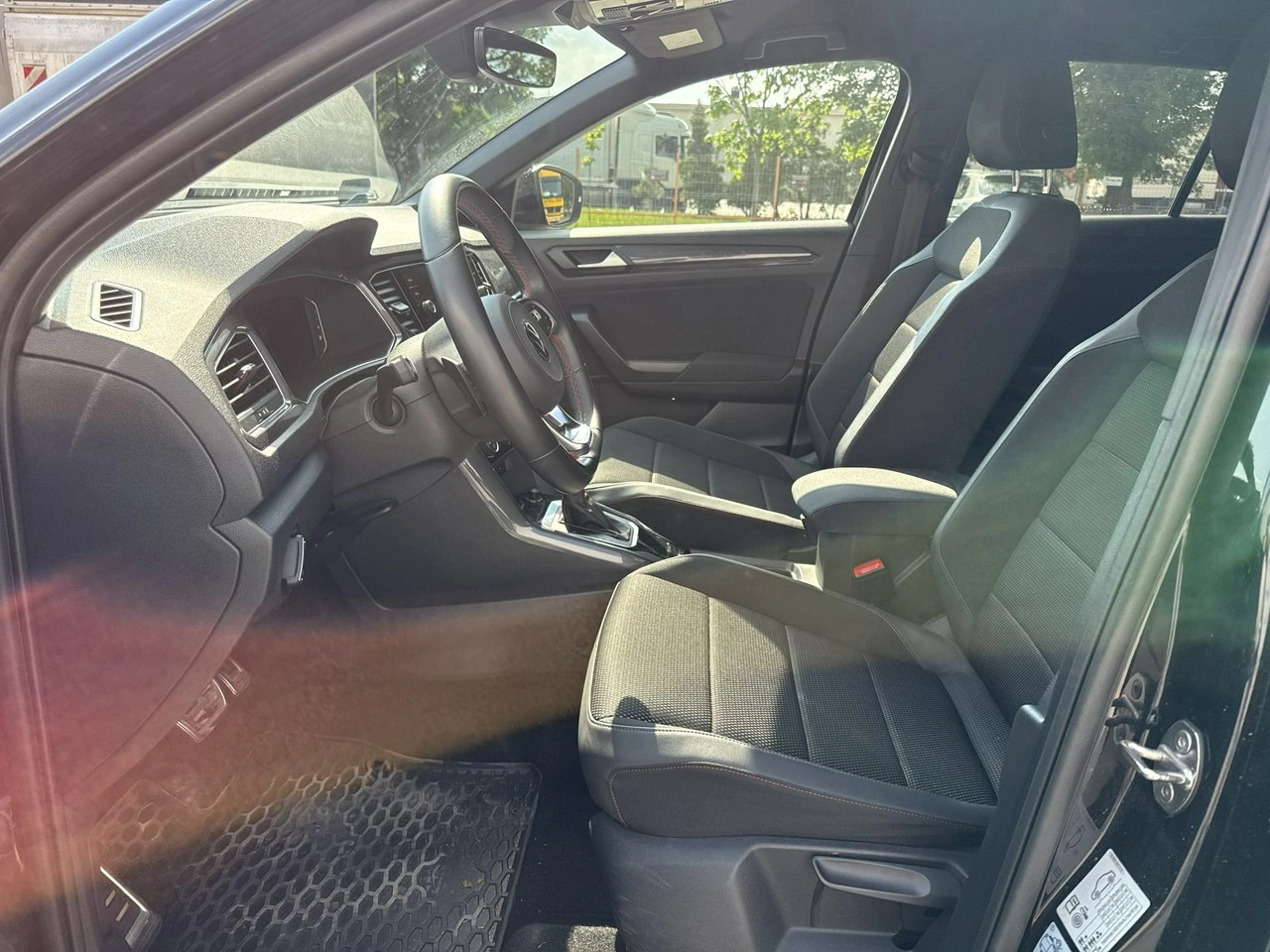 Volkswagen T-Roc - Zdjęcie 10