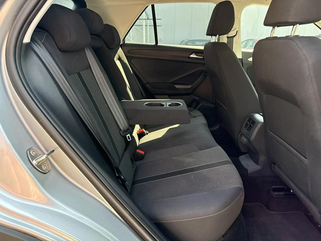 Volkswagen T-Roc - Zdjęcie 17