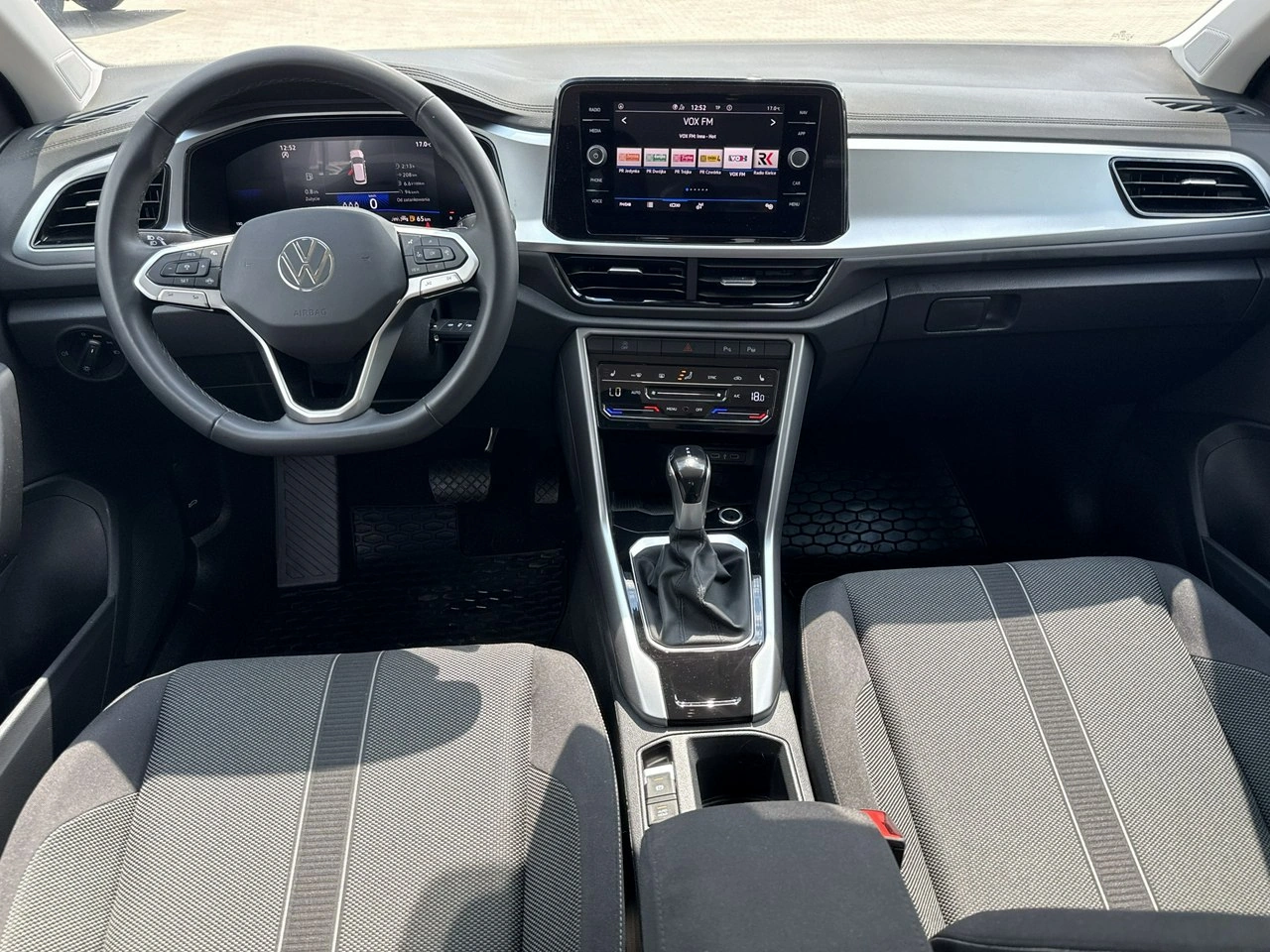 Volkswagen T-Roc - Zdjęcie 21