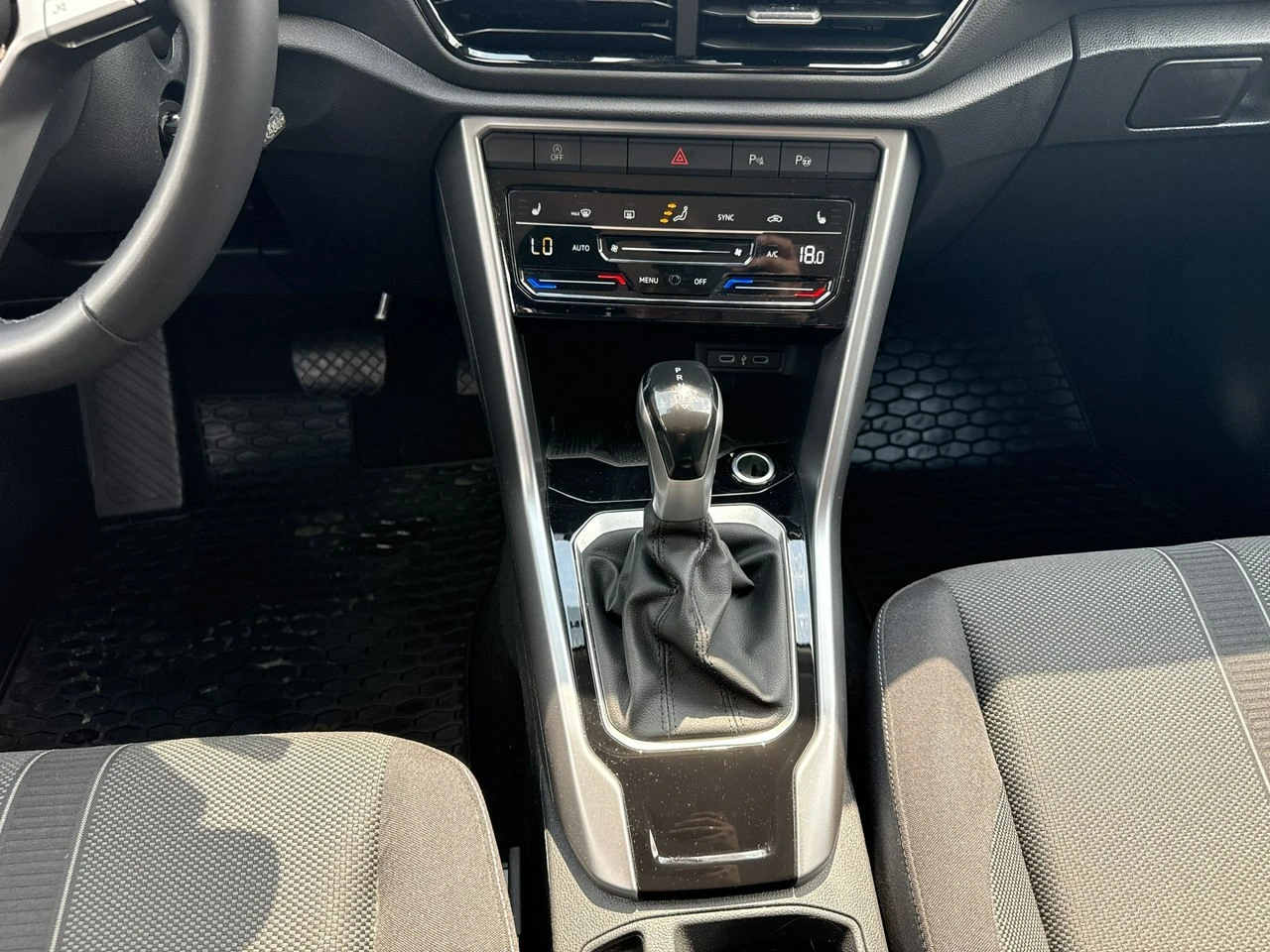 Volkswagen T-Roc - Zdjęcie 23