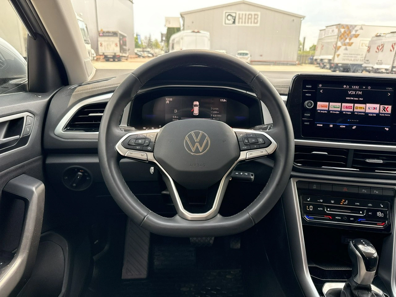 Volkswagen T-Roc - Zdjęcie 24