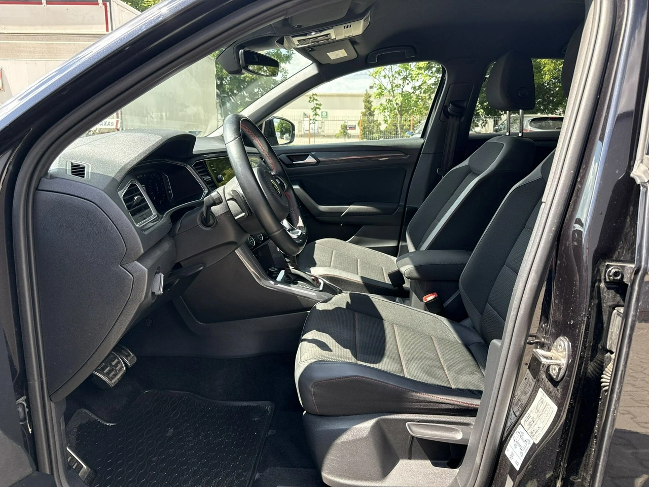 Volkswagen T-Roc - Zdjęcie 10